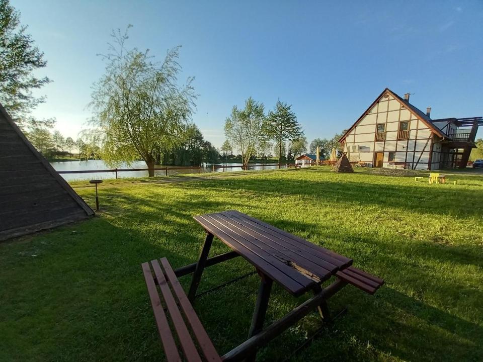 Restauracja Teo Hotel Cieszkow Bagian luar foto