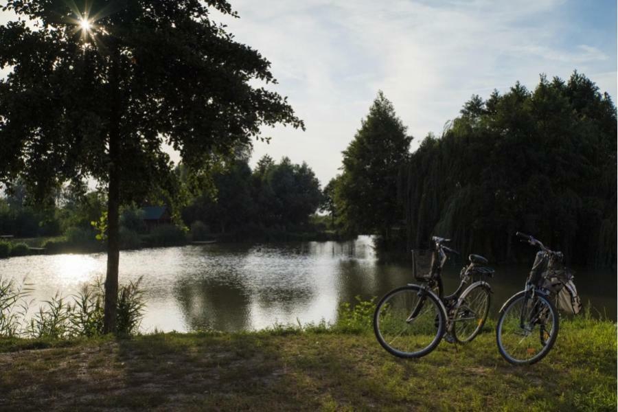 Restauracja Teo Hotel Cieszkow Bagian luar foto